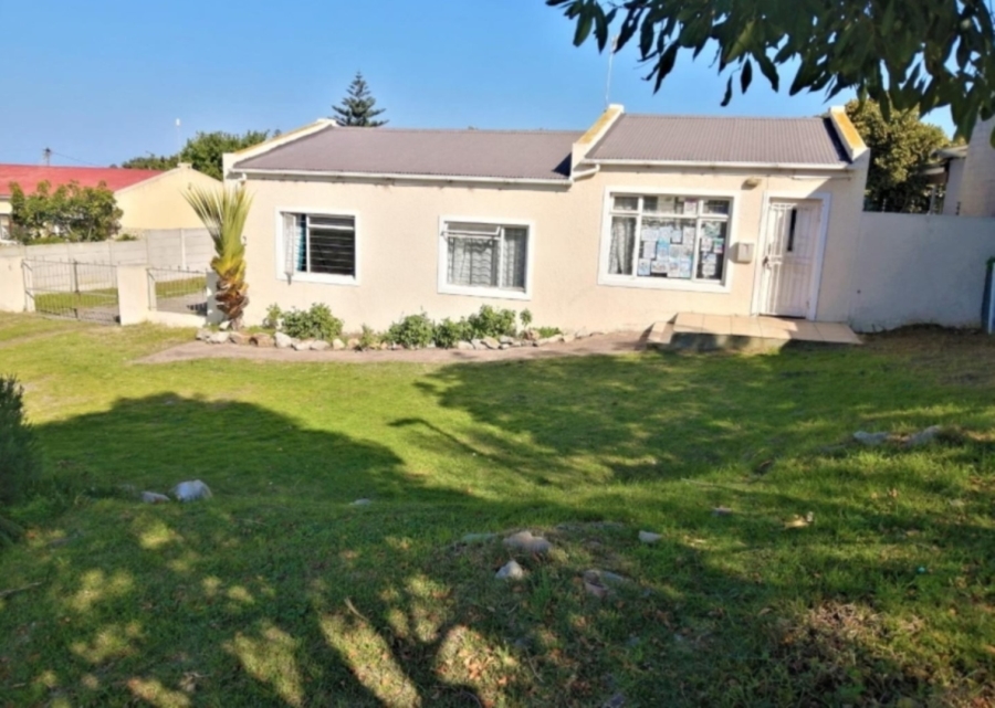 4 Bedroom Property for Sale in Sandbaai Western Cape
